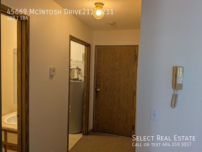 Building Photo - 45669 McIntosh Dr
