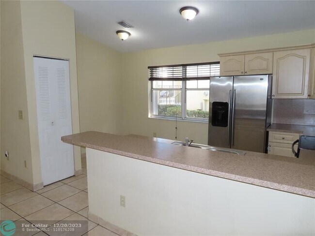 Building Photo - 850 NW 99th Ave