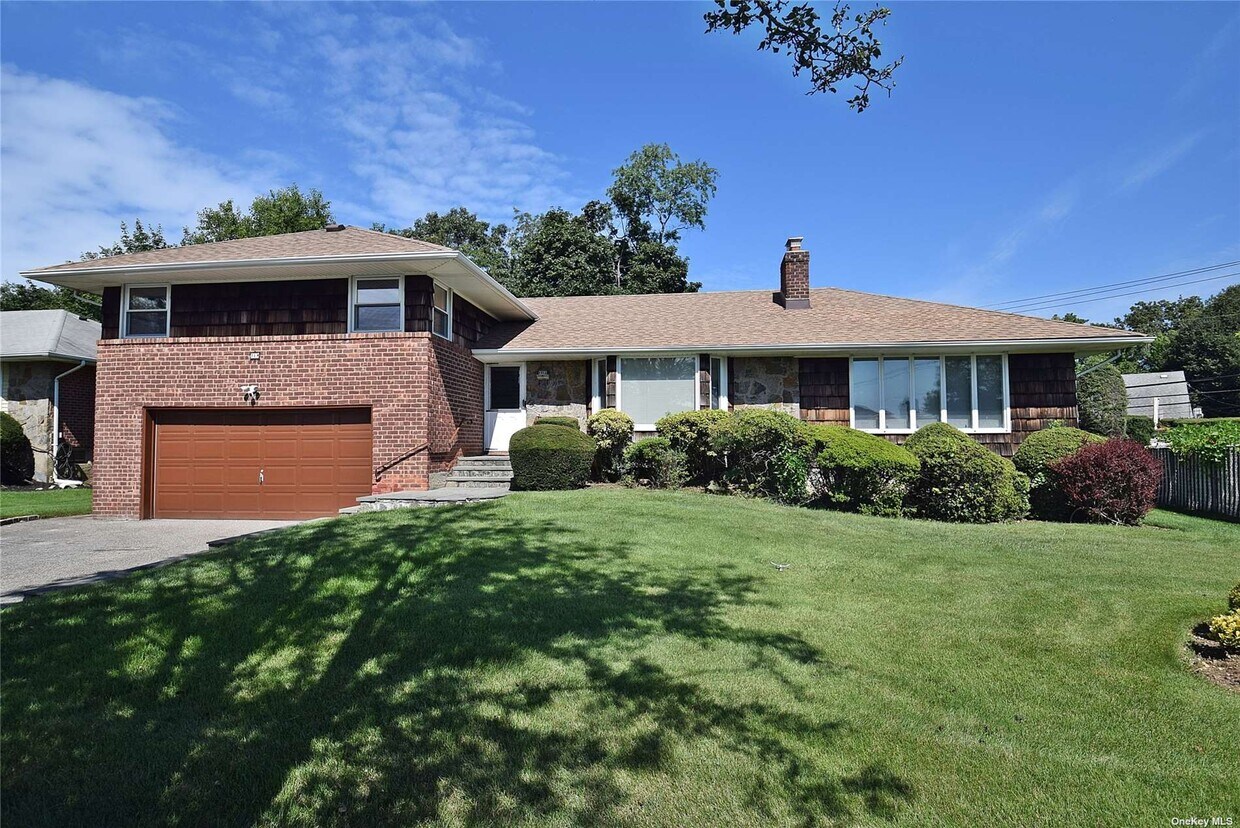 10 Bellwood Dr, New Hyde Park, NY 11040 House Rental in New Hyde Park