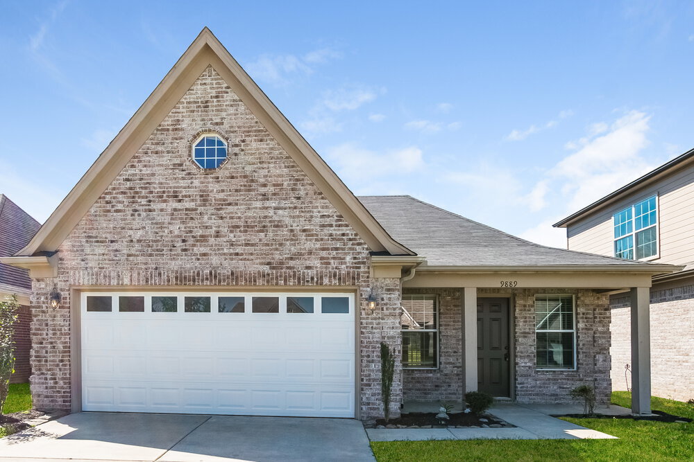 Primary Photo - 9889 Southern Oak Way