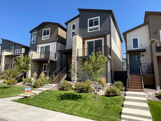 Building Photo - 4 Bedroom Home Available Near Research Pkw...