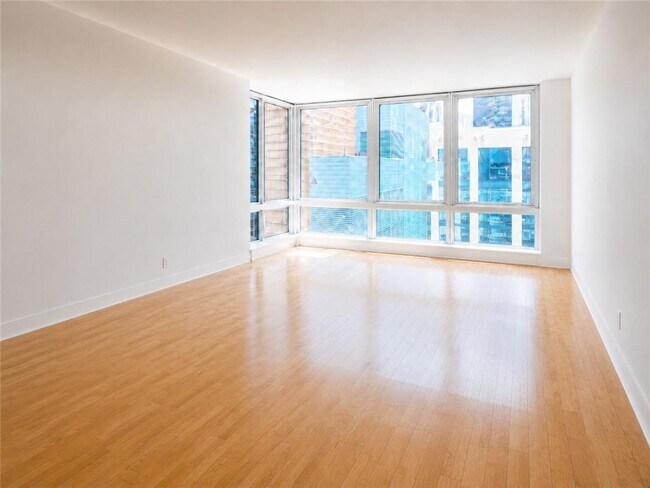 Foto del edificio - 120 Riverside Blvd