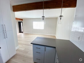 Building Photo - 14859 Chatsworth Dr