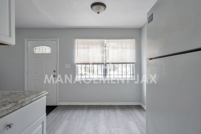 Foto del edificio - 1839 W 30th St