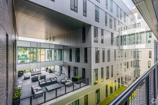 Building Photo - Baumhaus Apartments