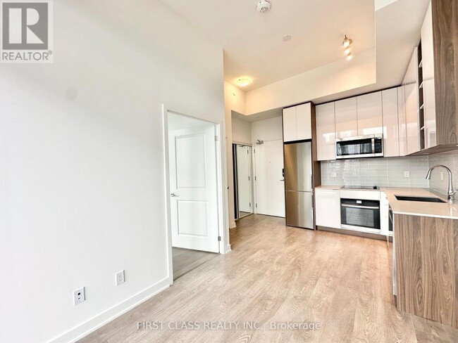 Building Photo - 543 Richmond St W