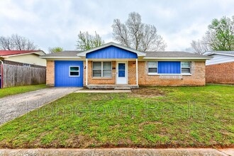 Building Photo - 1308 Mcdonald Dr