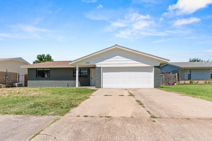 Photo - 1101 South Bouziden Drive