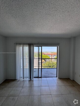 Building Photo - 4174 Inverrary Dr