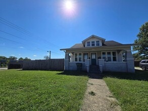 Building Photo - 226 E 25th St