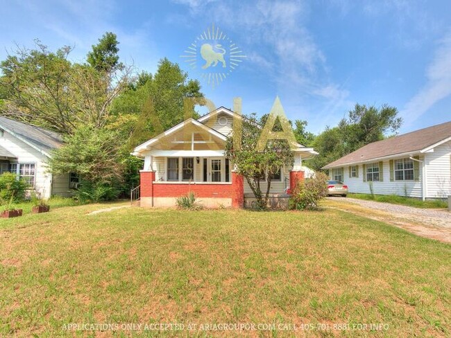 Building Photo - Charming 2 Bedroom/1 Bath Norman Home - Av...