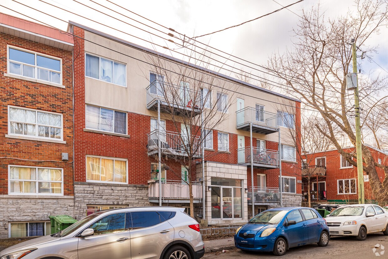 Building Photo - 5594 Pl Basile-Patenaude