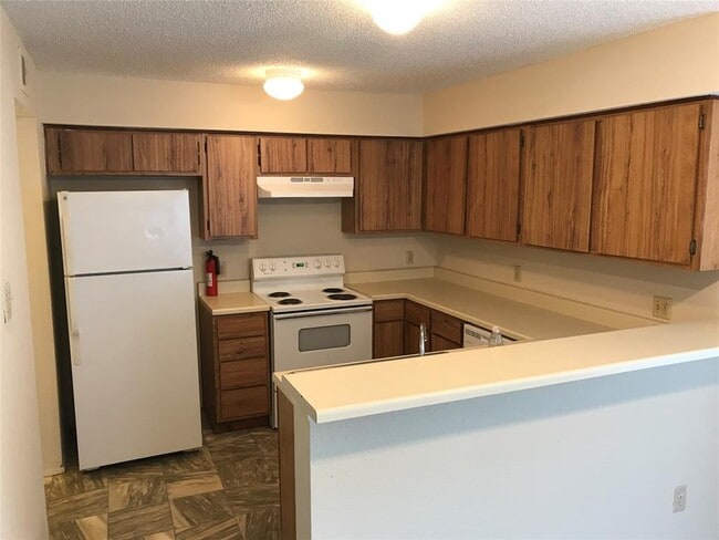 Building Photo - 6245 Ludington Dr