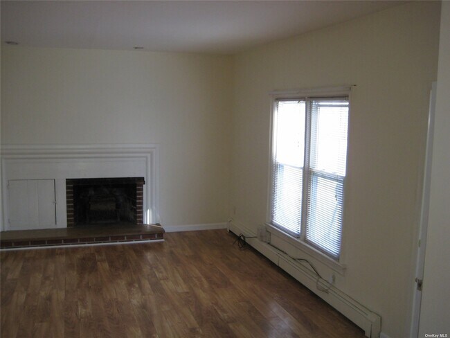 Building Photo - 117 Blydenburgh Ave