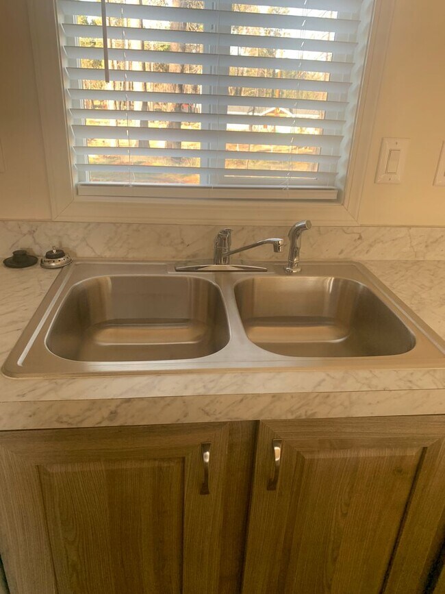 Building Photo - Magalia Home for rent, 3bed 2bath, enclose...