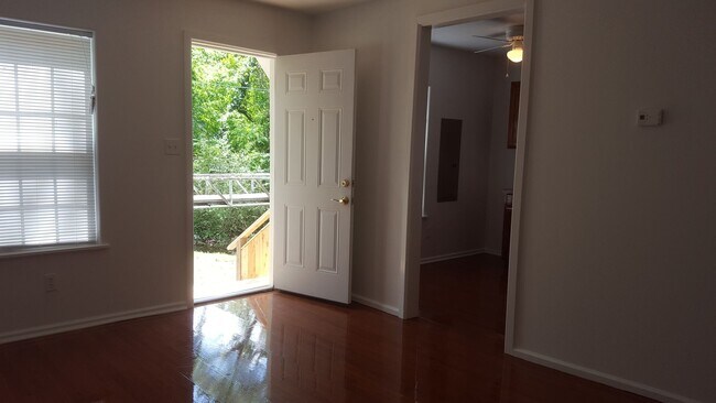 Foto del edificio - 2 Bed 1 Bath close to the University