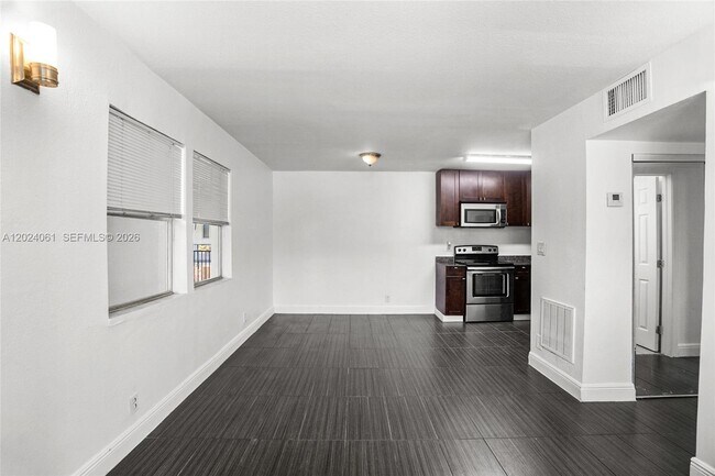 Foto del edificio - 37 SW 14th St