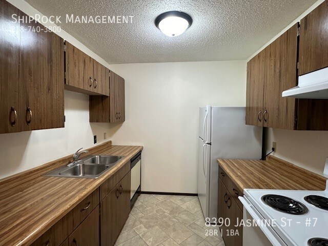 Building Photo - Meadowbrook Apartments 8390 #7