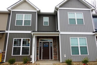 Building Photo - 124 Creekland Wy