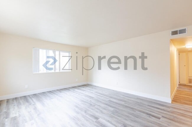 Building Photo - 4561 Ashcroft Ave