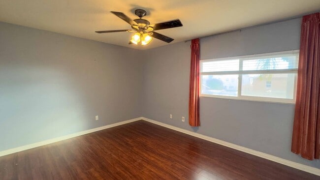 Foto del edificio - 3-bedroom, 2.5-bath split-level condo