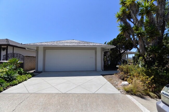 Building Photo - Coastal Elegance from Remodeled 3 Bedroom home with amazing Ocean Views on Cul-de-sac street!