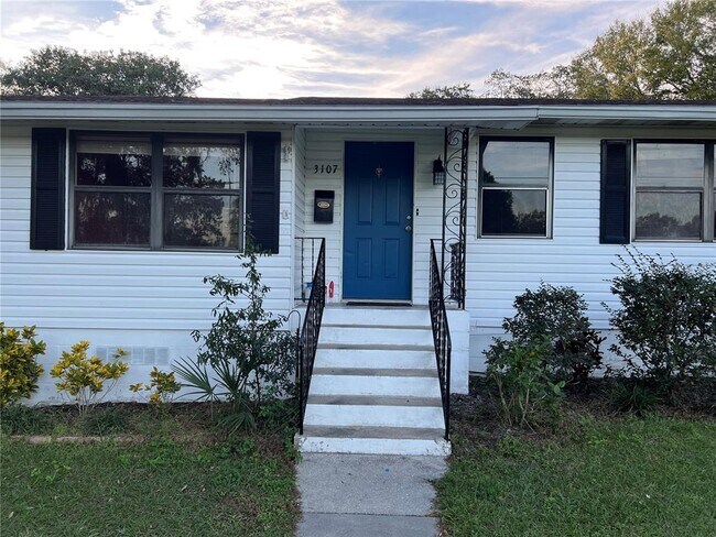 Building Photo - 3107 Buckingham Ave