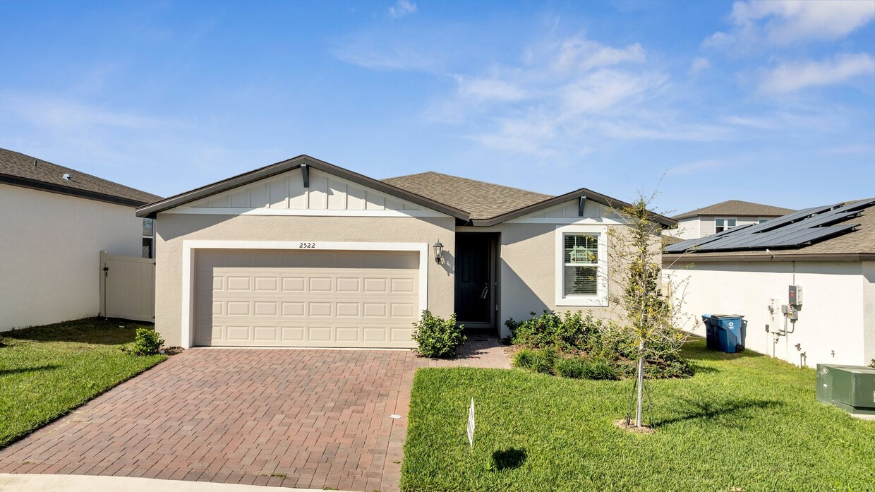 Foto principal - Brand New Home in Davenport 4 Bedroom, 2 B...