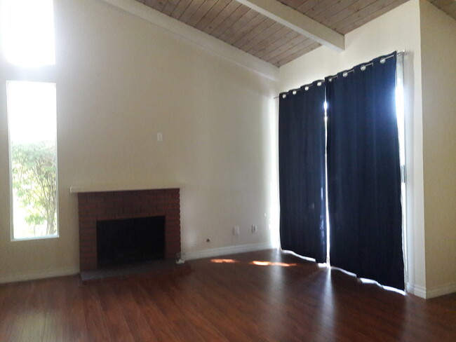 Living Room - 11862 Moorpark St