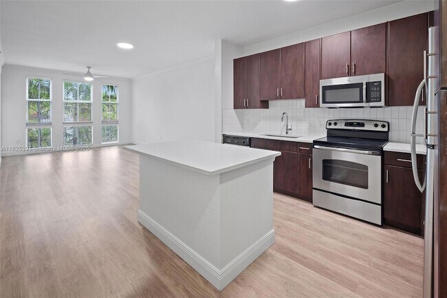 Foto del edificio - 10170 SW 7th St