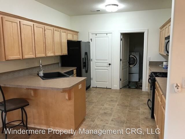 Building Photo - 1204 Island Way