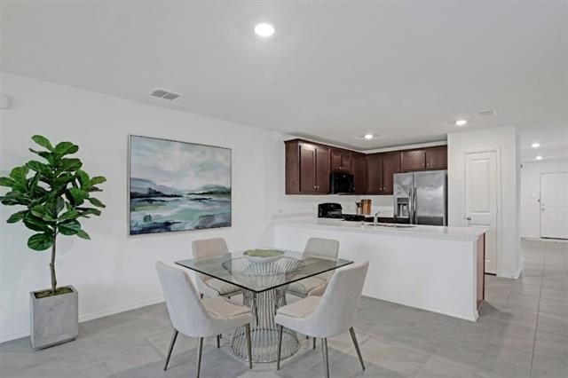 Foto del edificio - 14048 Earlham St