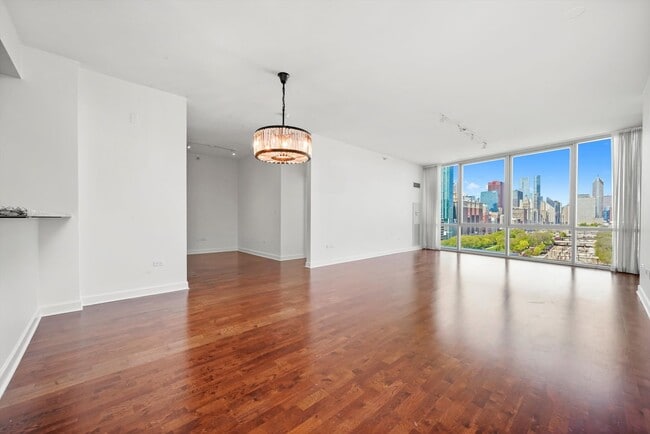 Building Photo - 1201 S Prairie Ave