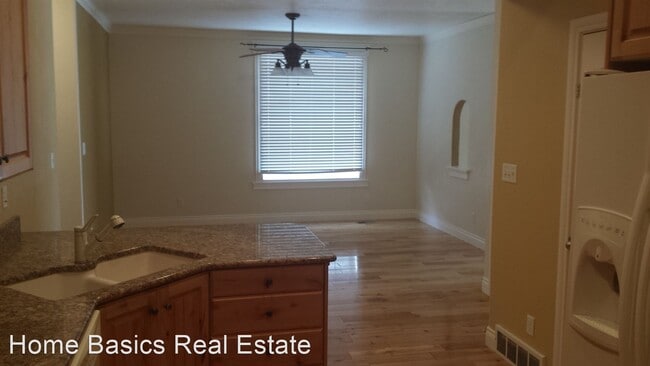 Building Photo - 3033 Somerset Village Way