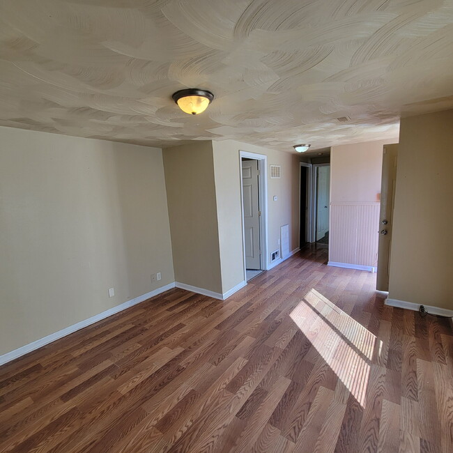 Photo - Great West Side Location! Large Lot! Apartment