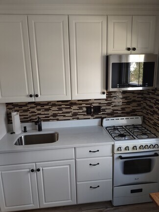 Building Photo - 28 Beechwood Ave