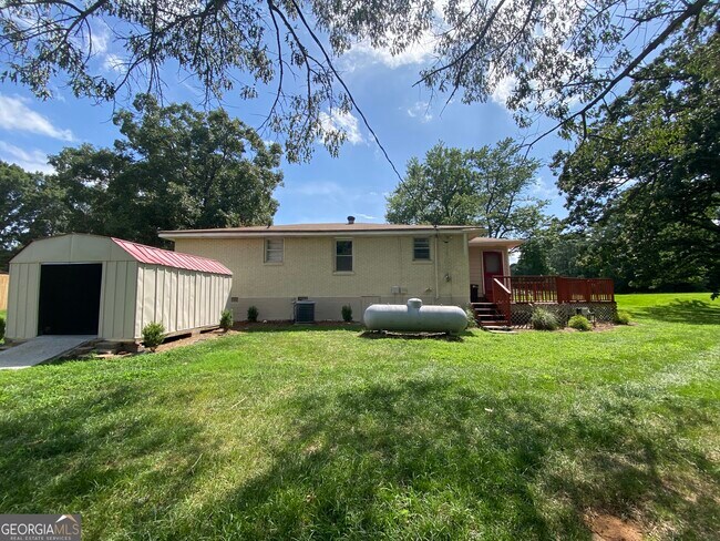 Building Photo - 914 Ozora Rd