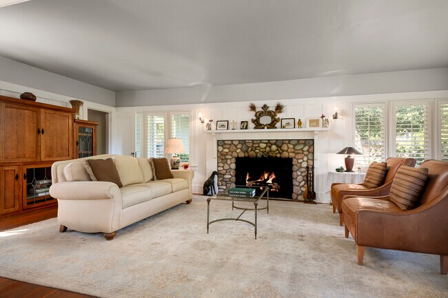 Building Photo - 110 San Ysidro Rd