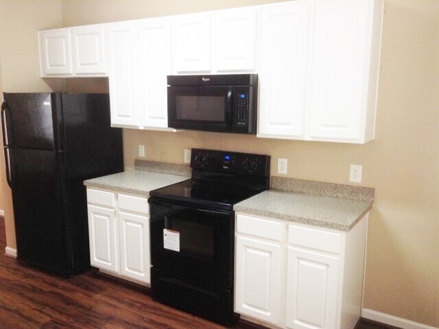 Building Photo - 9030 Glenashley Drive