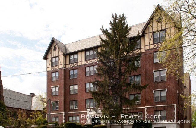 Building Photo - 466 Highland Ave