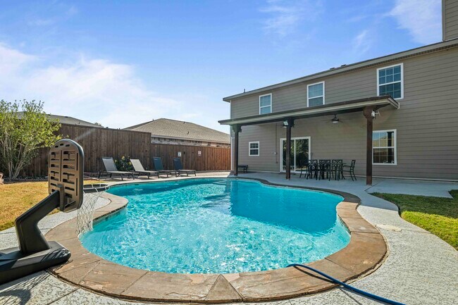 Foto del edificio - 2317 Birch Dr