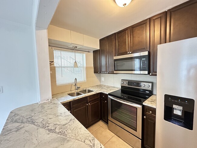 Foto del edificio - 3700-3700 Haines Rd N