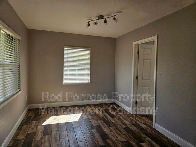 Foto del edificio - 433 South Dr