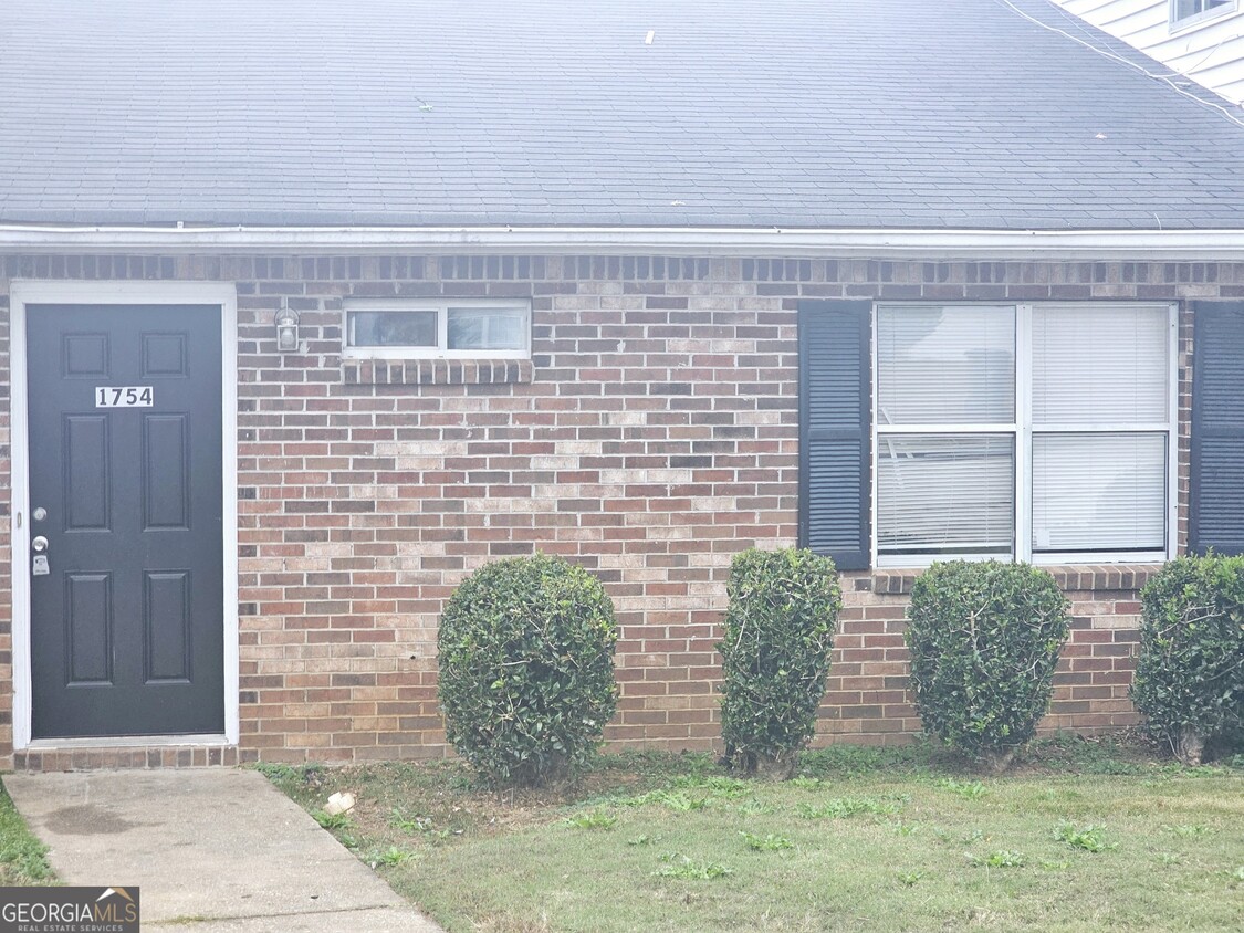 Primary Photo - 1754 Fox Chase Ct SE