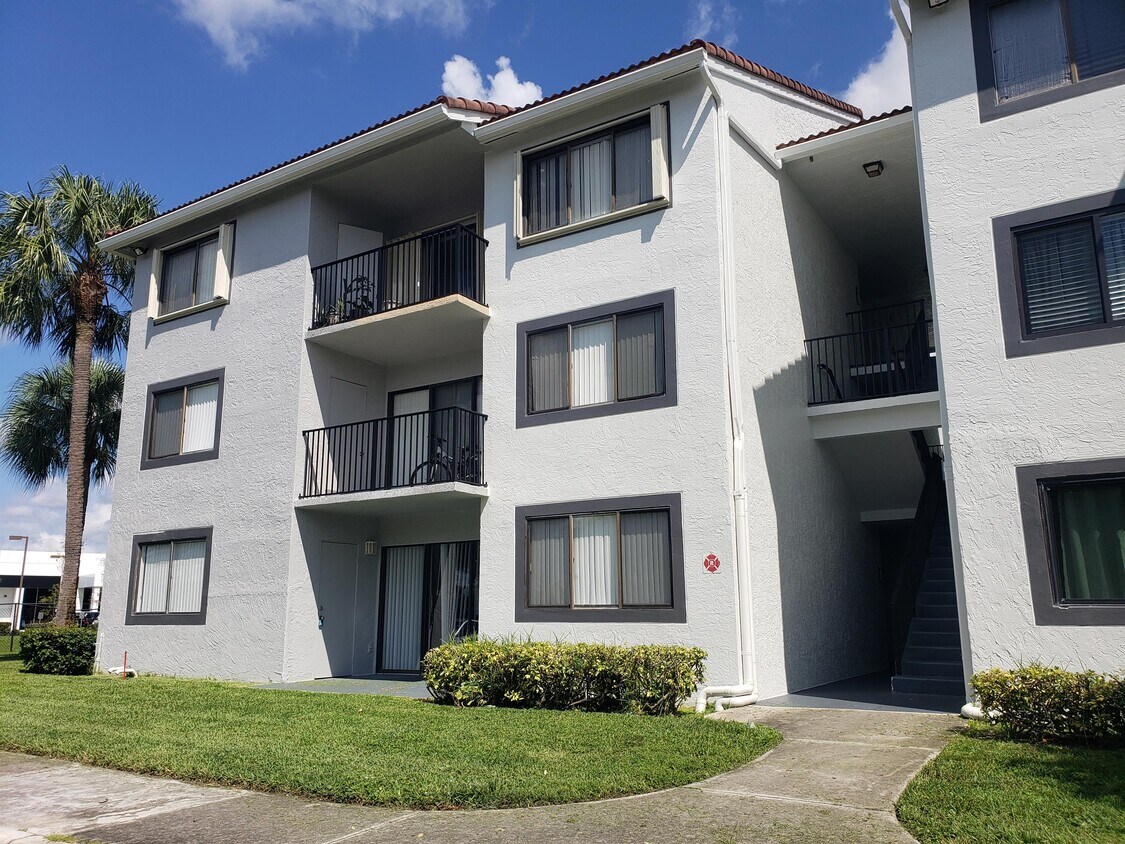Foto del edificio - 9288 W Atlantic Blvd
