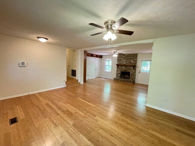 Foto del edificio - 3 bed / 2 bath in Beautiful University Heights neighborhood