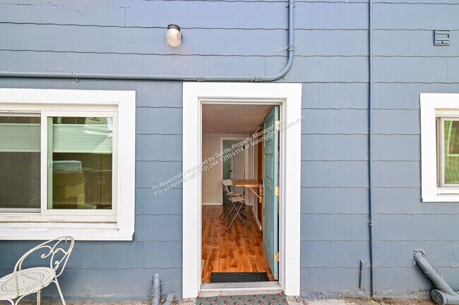 Foto del edificio - 3BD/1BA First-Floor Unit in West Oakland Duplex – All Utilities Included | $2,999/mo