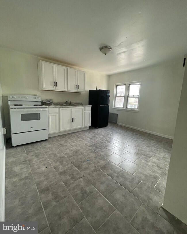 1725 W Rockland St, Philadelphia, PA 19141 Room for Rent in