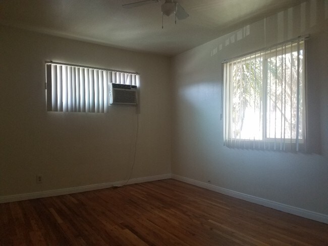 Foto del edificio - 15908 Sherman Way