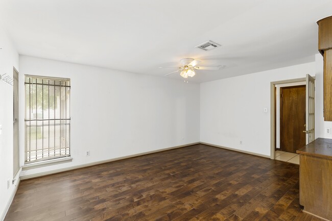 Building Photo - 9106 Sharpview Dr